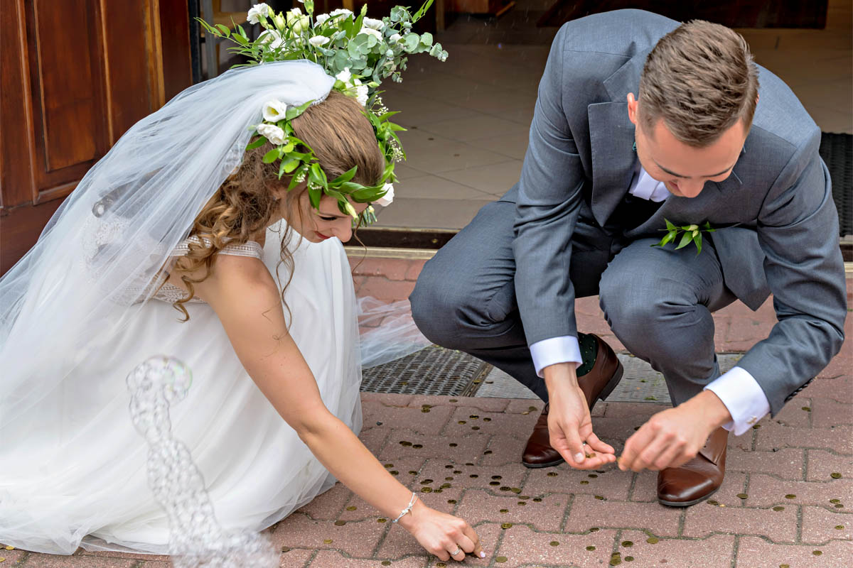 Hochzeitsfotoshooting bei der Hochzeit in der Kirche im Fischerdorf Vitt auf Ruegen Ihre Hochzeitsfotografie auf der Insel Ruegen mit dem Mazelle Photography Fotostudio®