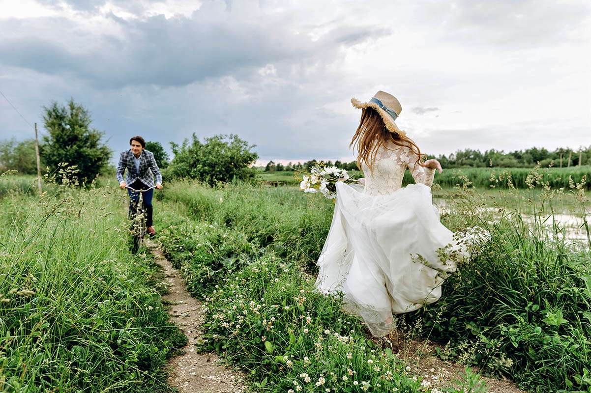 Hochzeitsfotografie auf der Insel Rügen mit dem Fotograf vom Mazelle Photography Fotostudio® an der Ostsee. Hochzeitsfotografie in der Natur in Mecklenburg-Vorpommern. Heiraten auf der Insel Rügen, Stralsund, Greifswald, Grimmen in der Natur, im Wald, am Strand, an der Ostsee
