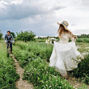 Hochzeitsfotografie auf der Insel Rügen mit dem Fotograf vom Mazelle Photography Fotostudio® an der Ostsee. Hochzeitsfotografie in der Natur in Mecklenburg-Vorpommern. Heiraten auf der Insel Rügen, Stralsund, Greifswald, Grimmen in der Natur, im Wald, am Strand, an der Ostsee