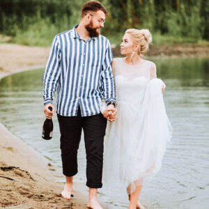 Hochzeitsfotografie auf der Insel Rügen mit dem Fotograf vom Mazelle Photography Fotostudio® an der Ostsee. Hochzeitsfotografie in der Natur in Mecklenburg-Vorpommern. Heiraten auf der Insel Rügen, Stralsund, Greifswald, Grimmen in der Natur, im Wald, am Strand, an der Ostsee