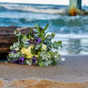 Hochzeit am Strand im Winter mit Mazelle Fotograf fuer besondere Hochzeitsbilder