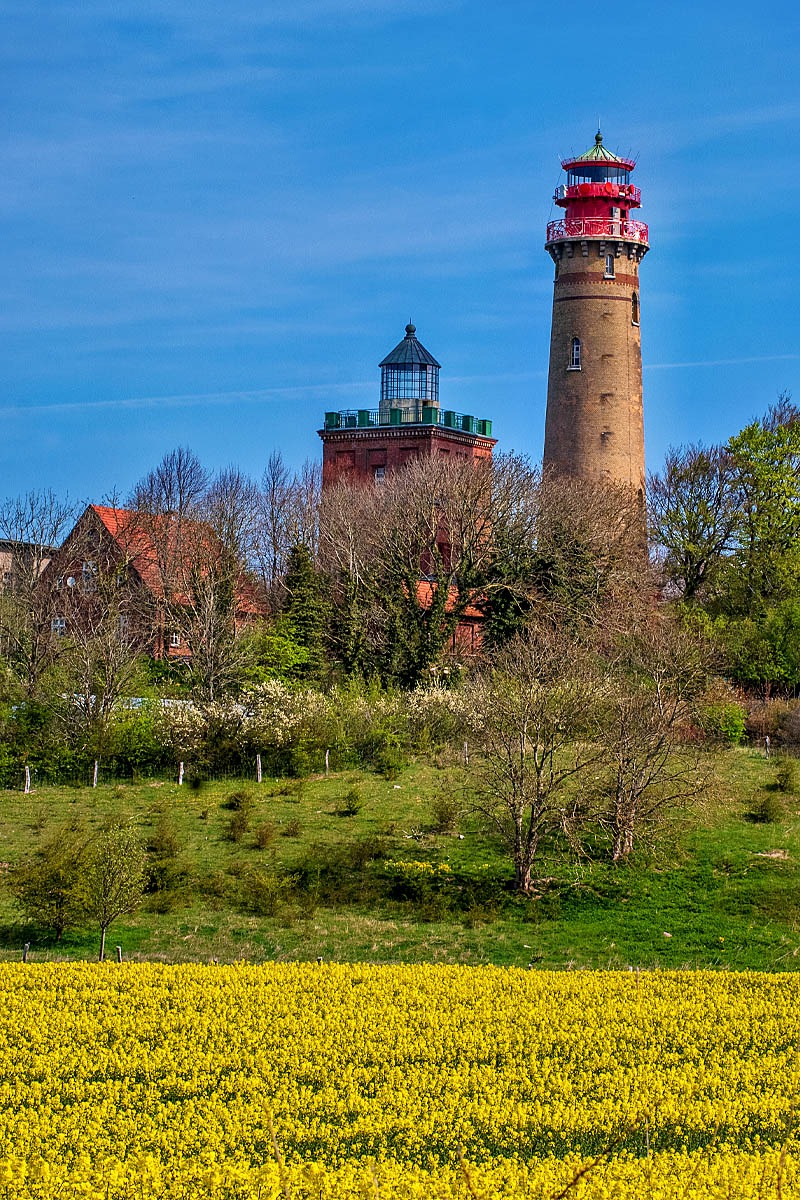 Leuchtturm auf Kap Arkona als Hintergrund für die Hochzeitsfotos auf der Insel Rügen-Fotograf für Hochzeitsfotografie auf der Insel Rügen Mazelle Photography Fotostudio®