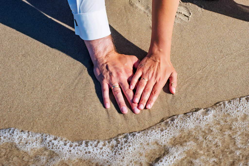 Tipps zum Hochzeitsfotoshooting am Strand auf der Insel Rügen in Binz, Sellin, Baabe, Kap Arkona. Der Hochzeitsfotograf für Ihre Hochzeitsfotografie auf Rügen und Stralsund das Mazelle Photography Fotostudio®