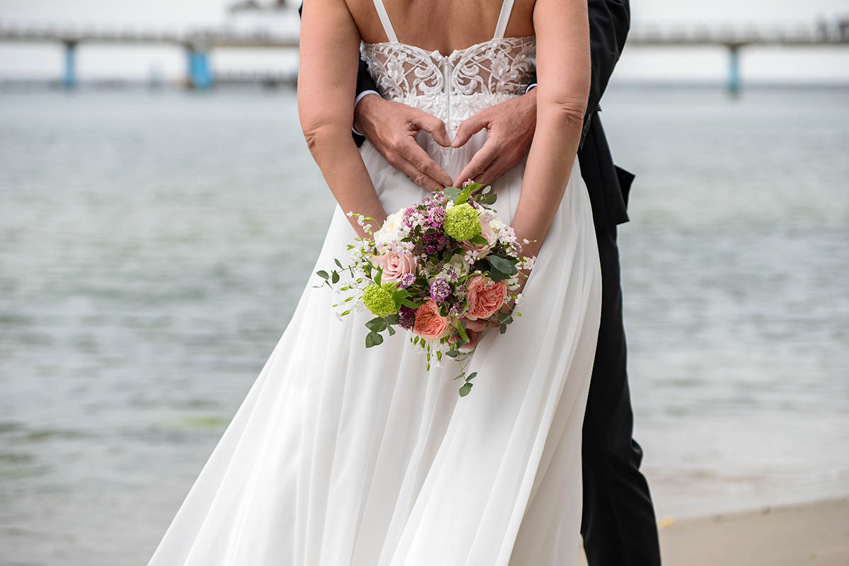 Hochzeitsfotograf Mazelle in Sellin- traumhafte Hochzeite auf der Seebrücke Sellin