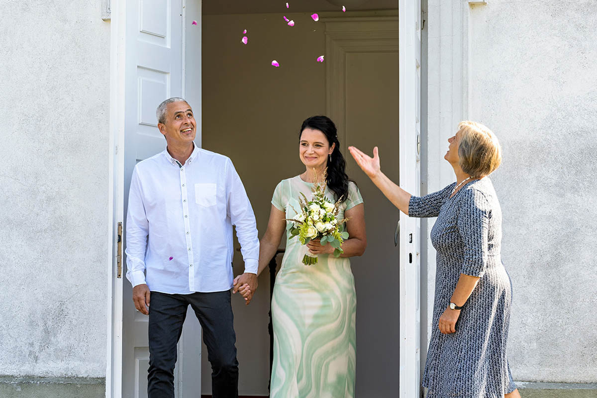 Fotograf in Putbus bei der Hochzeitsfotografie in der Orangerie auf der Insel Rügen Mazelle Photography Fotostudio®