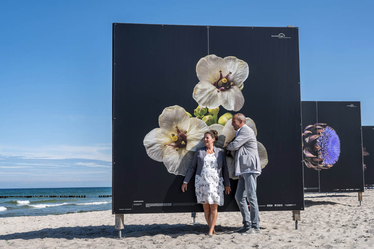 Fotoshooting am Hochzeitstag an der Ostsee in Zingst-Fotograf für Hochzeitsfotografie auf dem Fischland-Darß-Zingst Mazelle Photography Fotostudio®