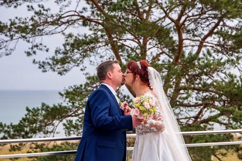 Hochzeitsfotograf für Hochzeitsfotos im Standesamt in Baabe-Fotograf für Hochzeitsfotografie an der Ostsee Mazelle Photography Fotostudio®