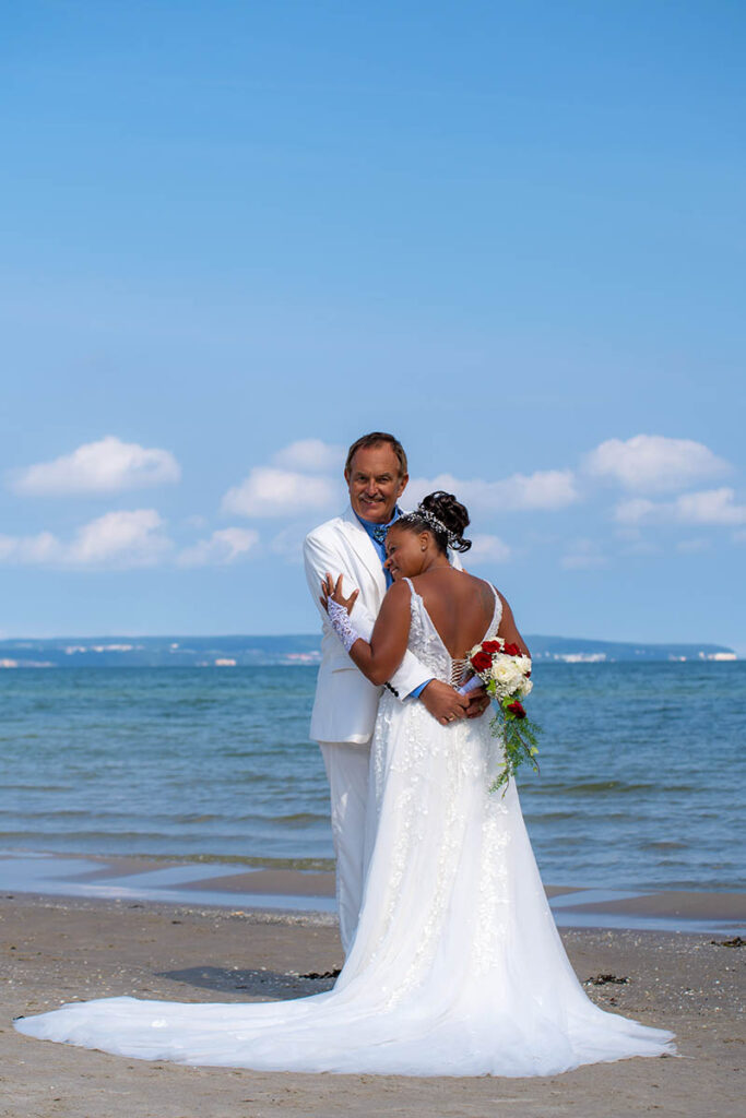 Hochzeitsfotograf in Binz bei der Hochzeitsfotografie am Strand auf der Insel Rügen Mazelle Photography Fotostudio®
