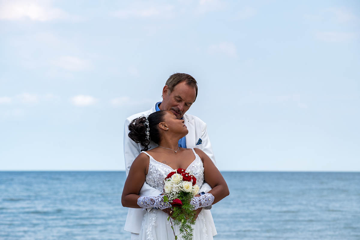 Hochzeitsfotograf in Binz bei der exklusiven Hochzeitsfotografie am Strand auf der Insel Rügen Mazelle Photography Fotostudio®