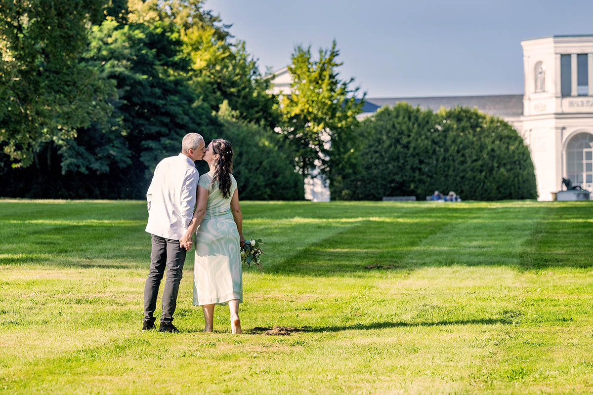 Hochzeitsfotograf in Putbus bei der Hochzeitsfotografie im Schlosspark auf der Insel Rügen Mazelle Photography Fotostudio®