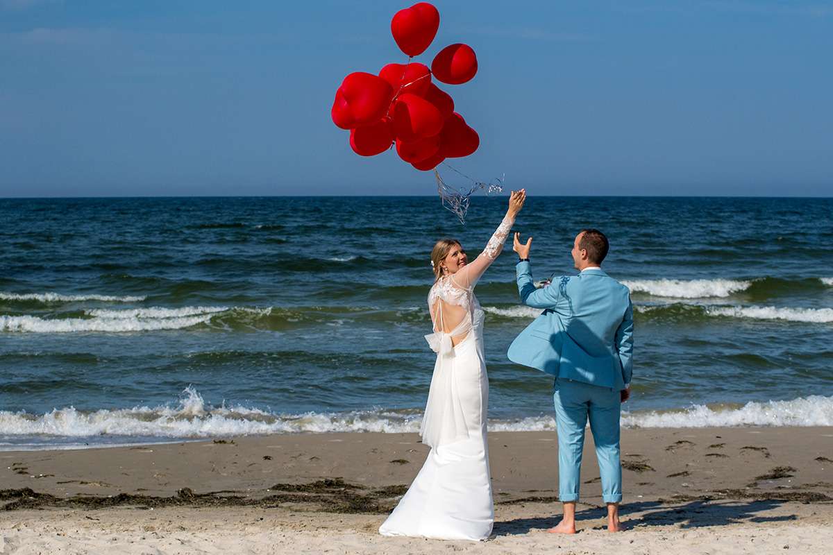 Hochzeitsfotograf für Trauungen in Binz im Kurhaus, Badekarren, Müther-Turm oder auf dem Schiff Hochzeitsfotograf für Trauungen in Binz für liebevolle Hochzeitsfotografie vom Fotografen Mazelle Photography Fotostudio® aus Dranske in Binz an der Ostsee