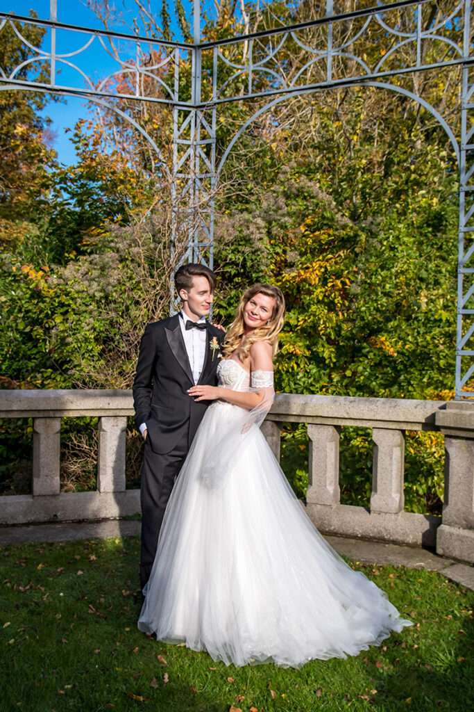 Brautpaarfotos von Hochzeitsfotograf Mazelle im Schlosshotel Ralswiek auf der Insel Rügen mit Mazelle Photography Fotostudio®