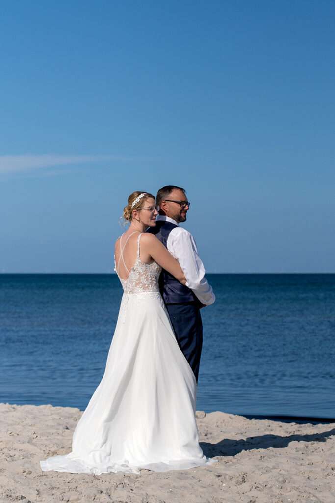 Die standesamtliche Hochzeit im Leuchtturm auf Kap Arkona mit Fotograf für Hochzeitsfotografie von Mazelle Photography Fotostudio®
