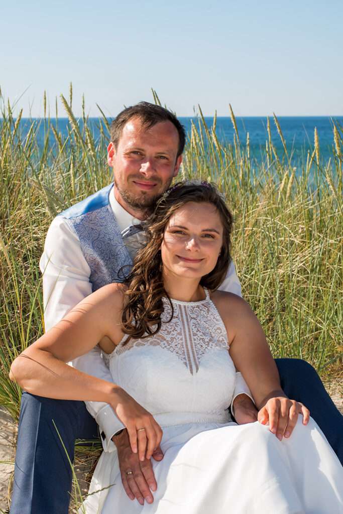 Fotograf Mazelle Photography Fotostudio® fotografiert die Standesamtliche Hochzeit auf Kap Arkona und Hochzeitsfotoshooting am Strand