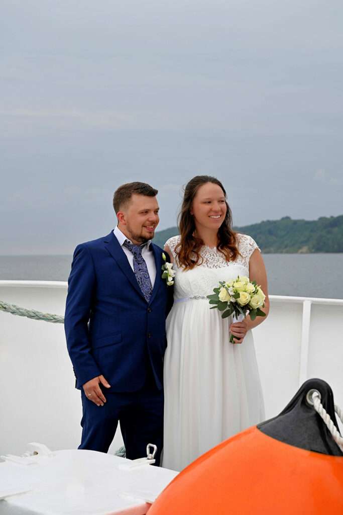 Hochzeit auf dem Schiff auf der Insel Rügen an der Ostsee in Binz mit Hochzeitsfotograf für Hochzeitsfotos Mazelle Photography Fotostudio® aus Dranske