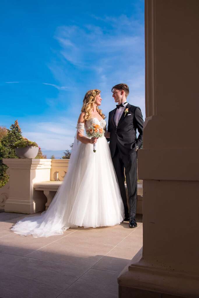 Hochzeitsreportage im Schlosspark eines Hochzeitspaares im Schlosshotel Ralswiek fotografiert von Mazelle Photography Fotostudio®