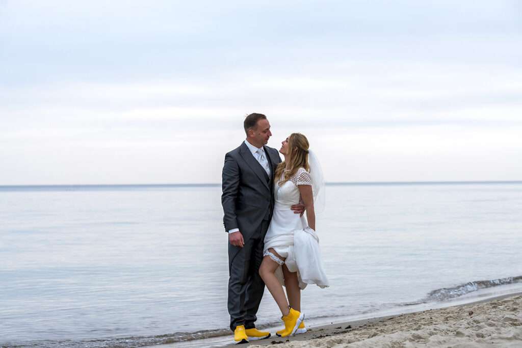 Hochzeitsshooting neben der Seebrücke in Sellin auf Rügen mit Fotografin von Mazelle Photography Fotostudio®