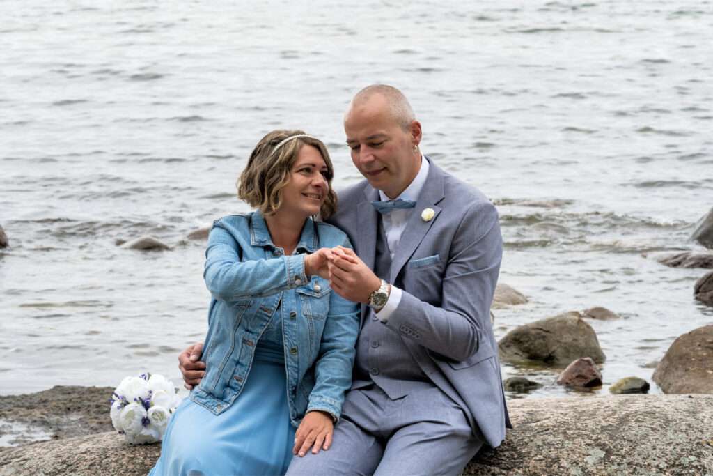 Brautpaarshooting Binz nach der Hochzeit im Müther-Turm in Binz am Strand mit Hochzeitsfotografen vom Mazelle Photography Fotostudio®