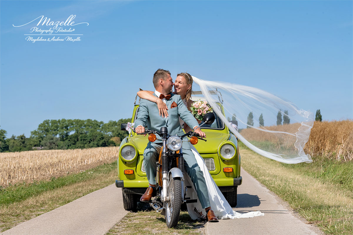 Fotografiert von Magdalena Mazelle im klaren, dokumentarischen Stil des Mazelle Photography Fotostudio® – ein Bild, das die Geschichte dieses Tages mit Nähe, Authentizität und dem typischen Mazelle‑Gefühl erzählt.