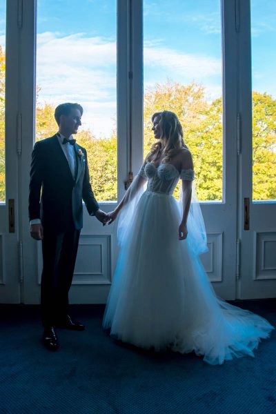 Einmalige Momente bei Hochzeitsfotoshooting in Schlosshotel Ralswiek an der Ostsee-Fotograf für Hochzeitsfotografie auf der Insel Rügen Mazelle Photography Fotostudio®
