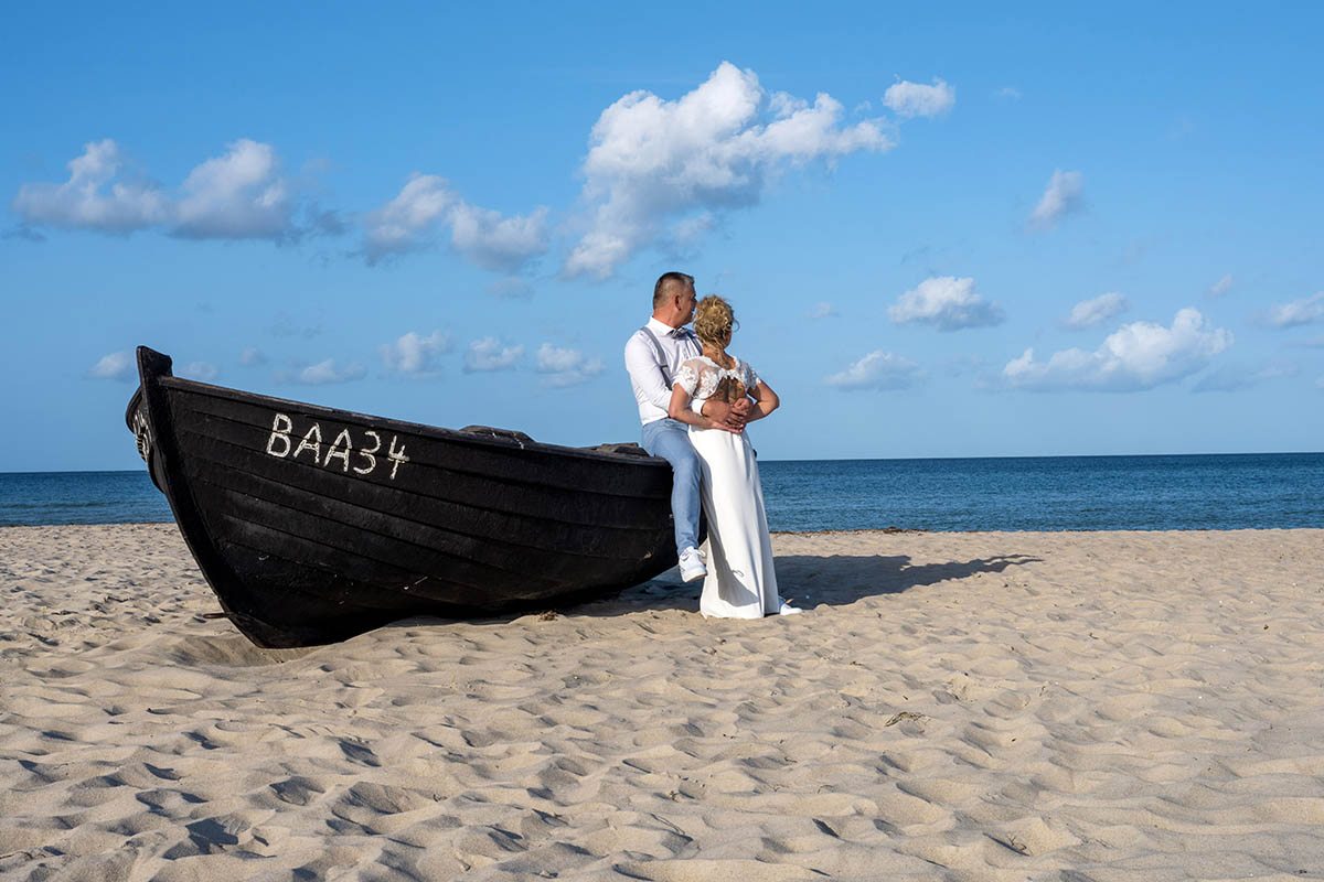 Der Hochzeitsfotograf Mazelle in Baabe bei der Hochzeitsfotografie auf der Insel Ruegen